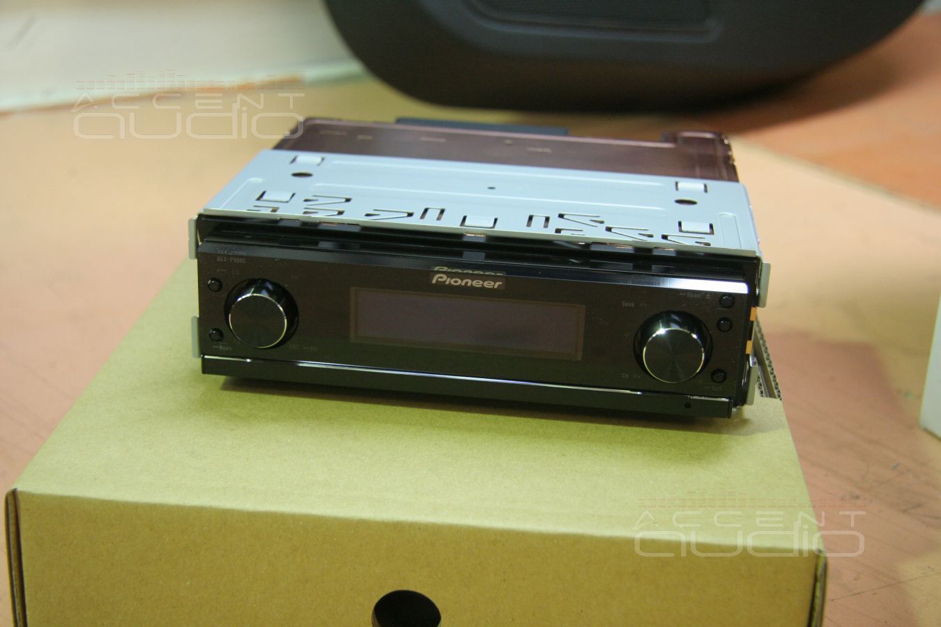 Оригинальная установка Pioneer DEX-P99RS в Audi