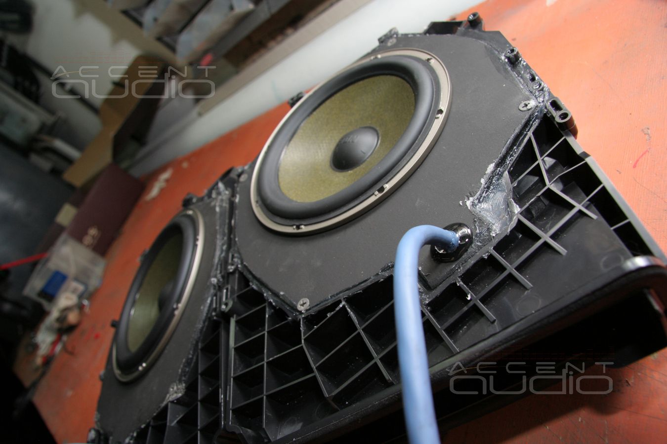 Ненапольные мидбасы Eton в штатных местах BMW X1