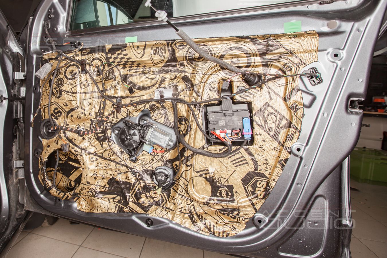 Аудиоподготовка дверей и установка мидбасов SOAudio SO165/38 в Skoda Octavia A7