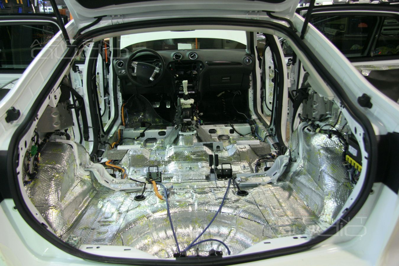 Шумоизоляция Ford Mondeo