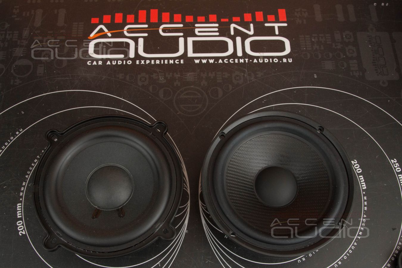 Установка мидбасовых динамиков SOAudio So 165\38 в Aston Martin DBS
