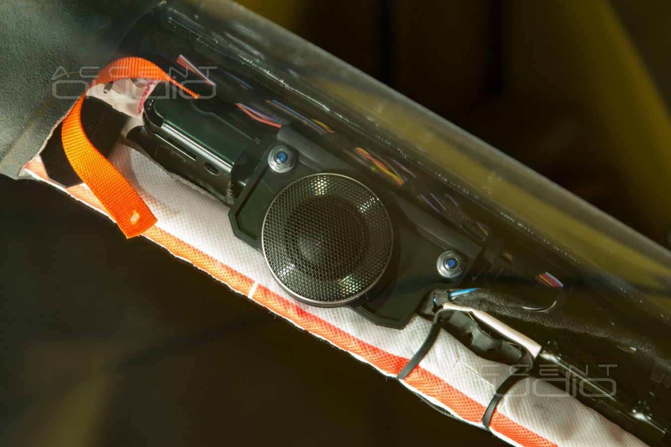 Сложный ШТАТНЫЙ монтаж ВЧ излучателей Brax ML1 в Porsche Taycan