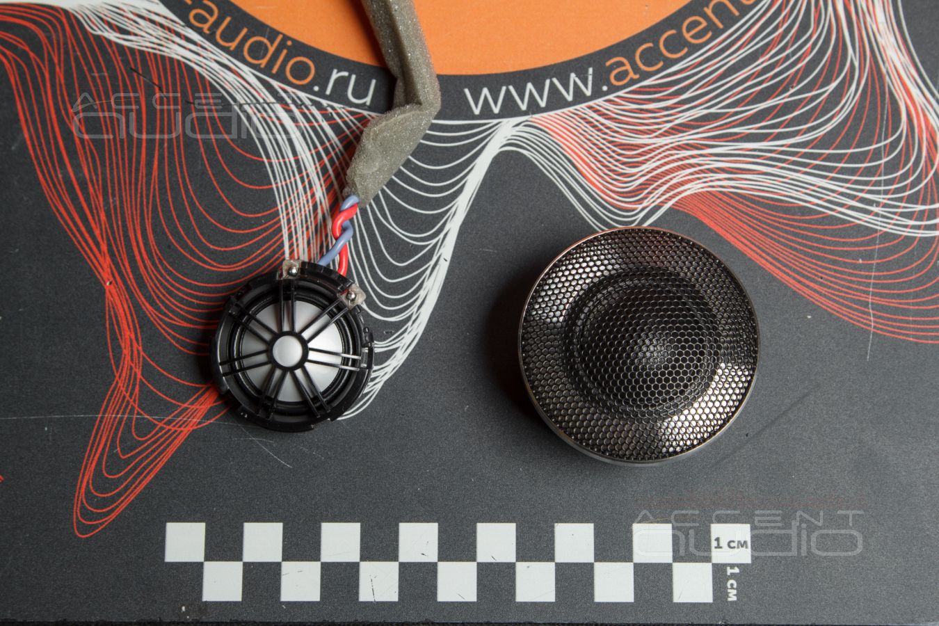 Новые высокочастотные излучатели Brax ML1 в интерьере Range Rover