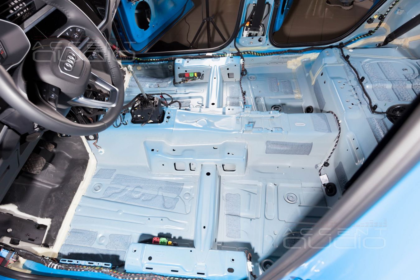 Шумоизоляция Audi Q3: если вы любите свой автомобиль