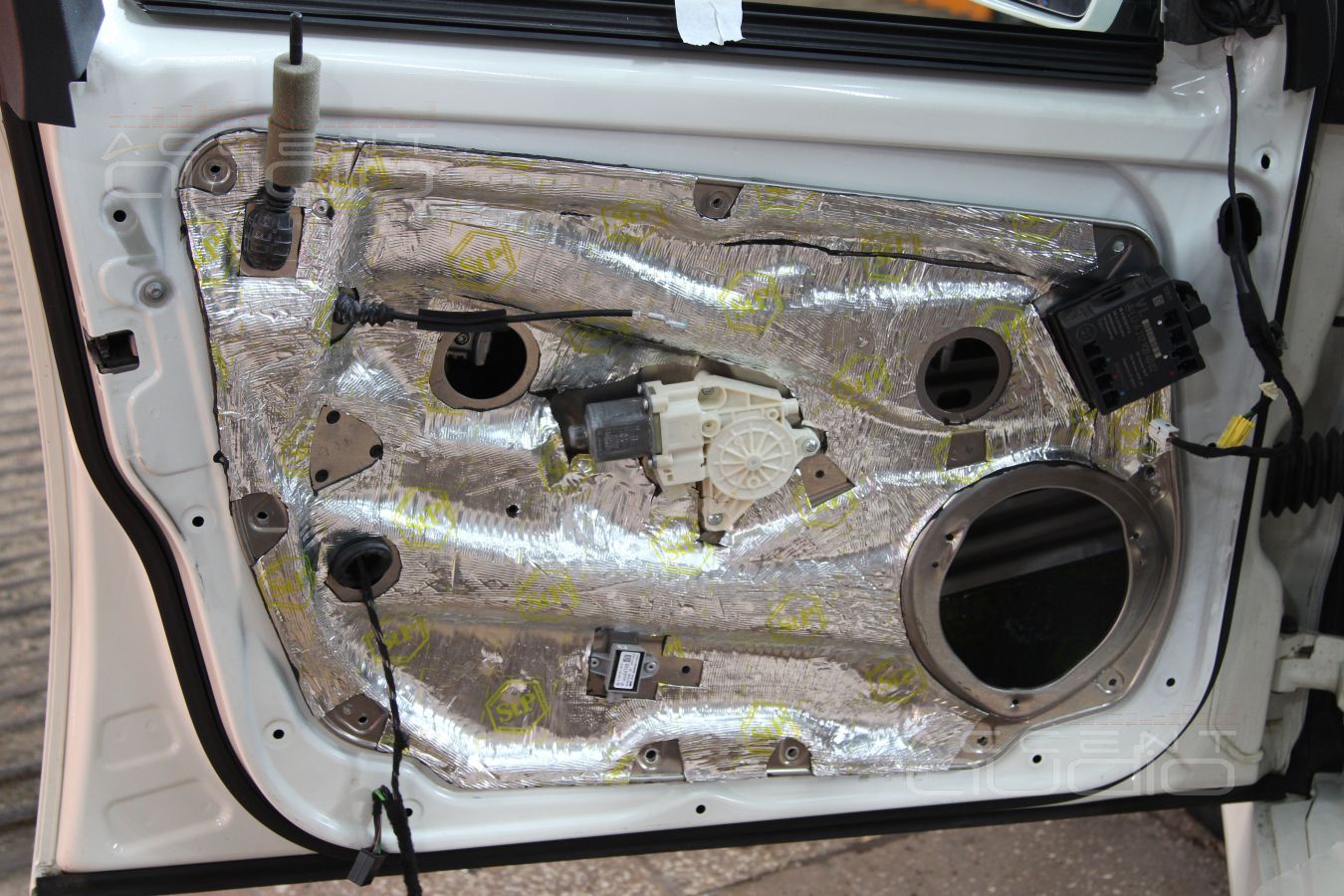 Шумоизоляция дверей Mercedes GLK