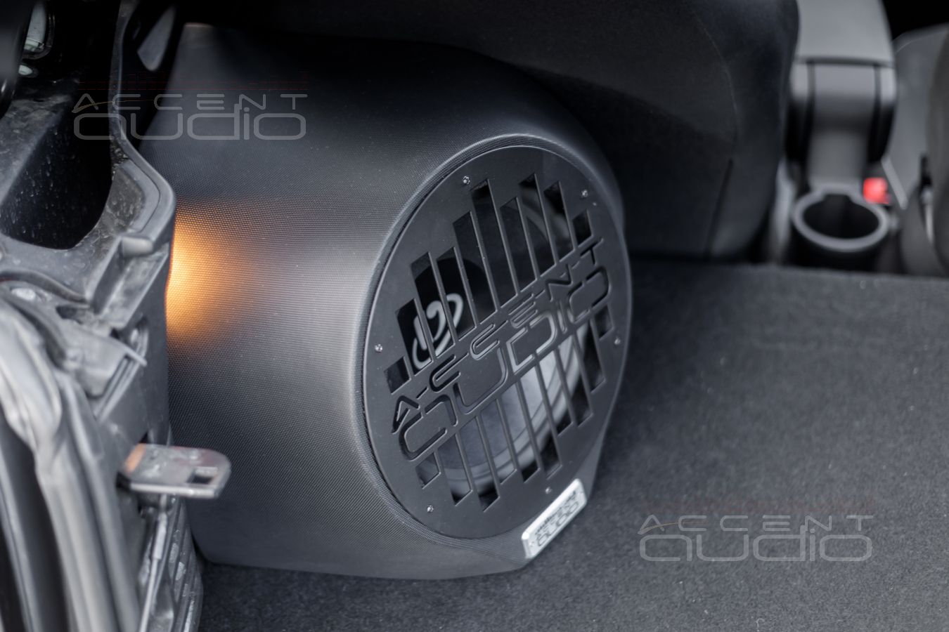 Аудиофильский сабвуфер Dego в Smart Fortwo 