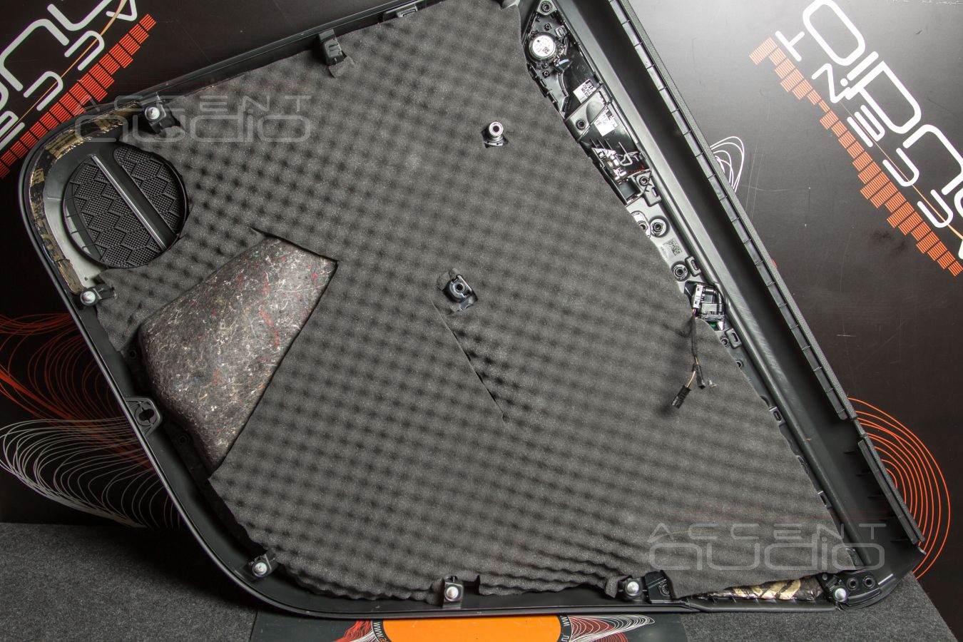 Шумоизоляция Skoda Kodiaq новыми материалами STP AEROCELL