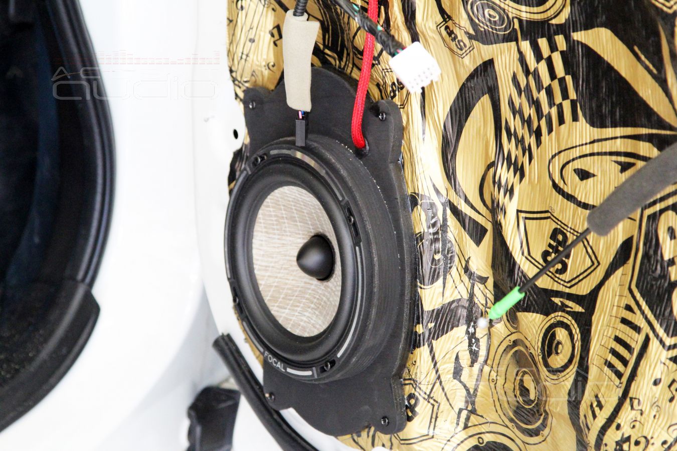 Аудиоподготовка дверей и установка мидбасов