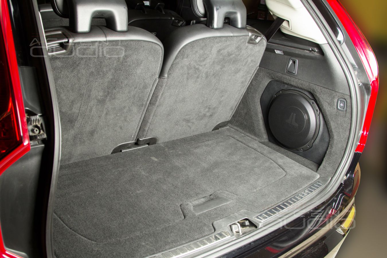 2023 Update: встроенный сабвуфер-стелс для семиместного Volvo XC90