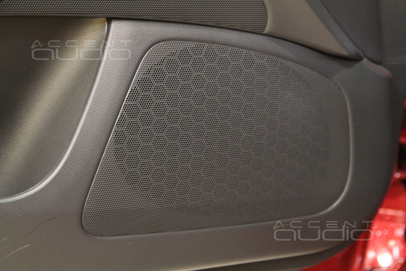 Установка мидбасовых динамиков ScanSpeak Revelator 18W/4531G00 в двери Infiniti Q50