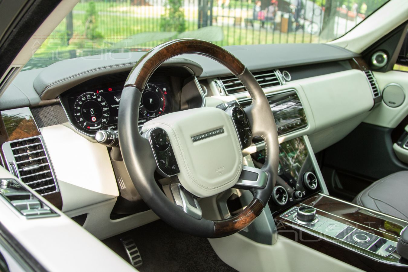 Звук вместо Meridian в Range Rover