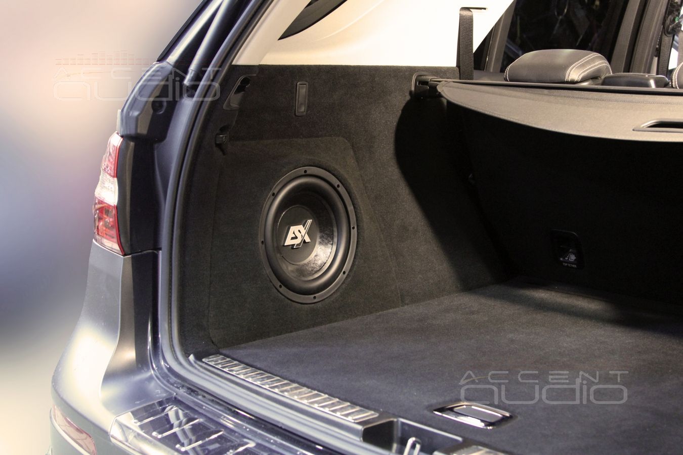 Сабвуфер стелс в Mercedes-Benz ML