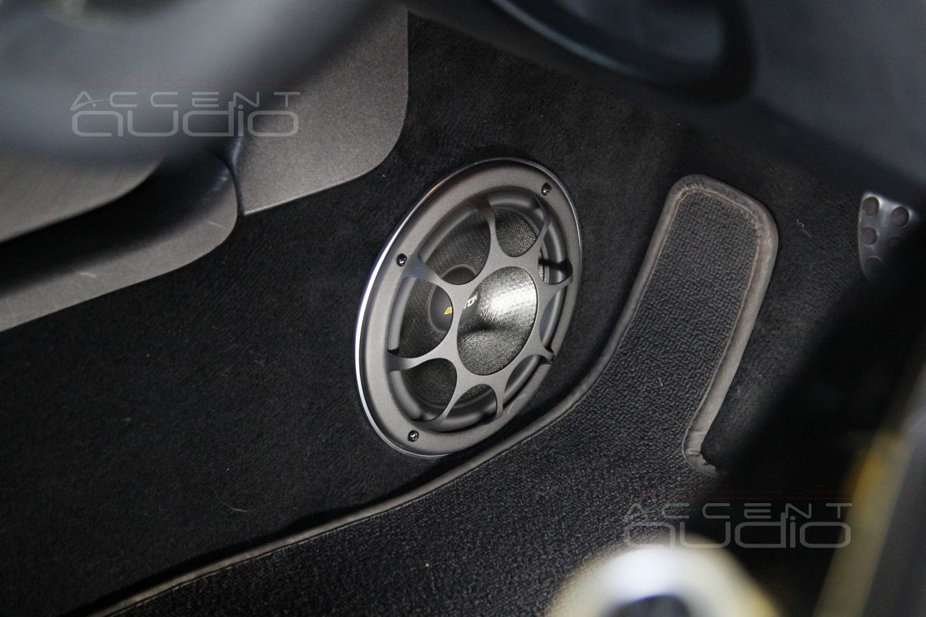 Установка мидбасов Eton MAS 160 в Mercedes-Benz GT