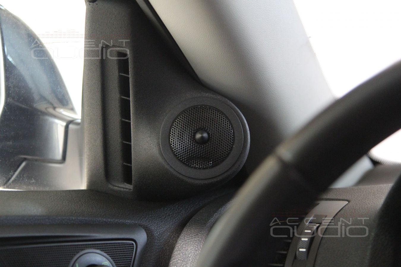 Подиумы под твитеры E.O.S PL-XT в Skoda Octavia 5