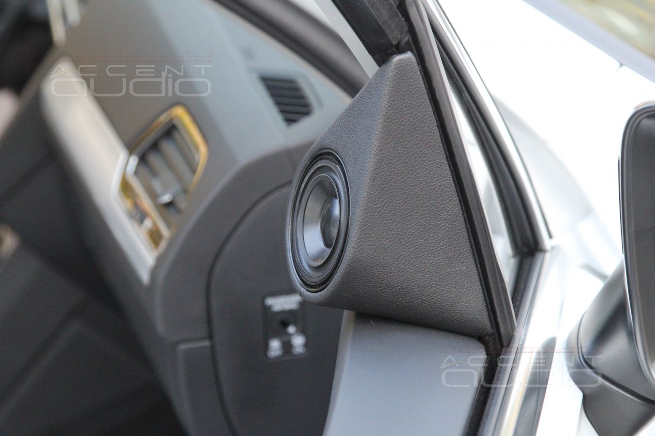 Установка СЧ-ВЧ излучателей GroundZero GZUF 60 SQX 