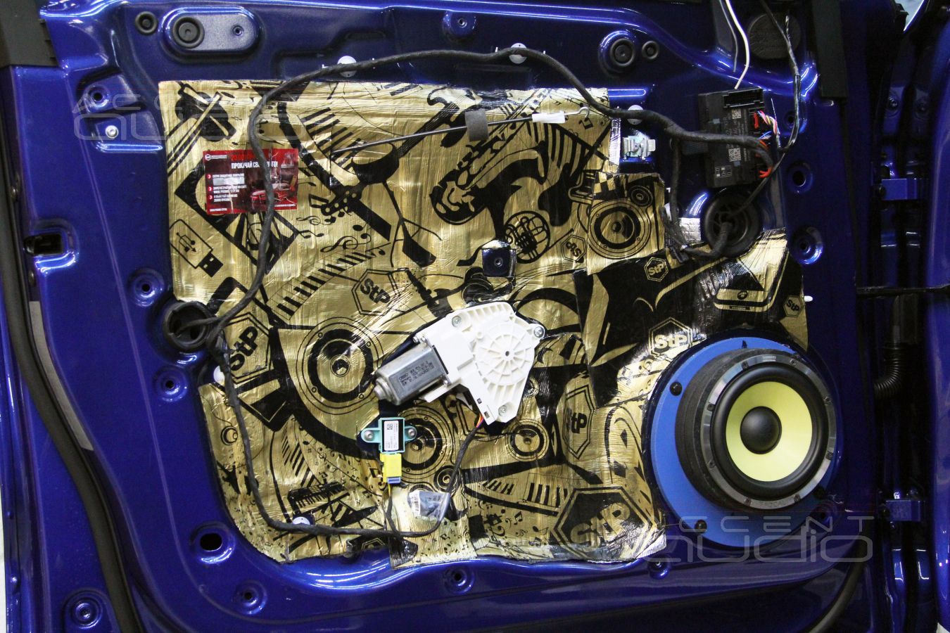 Установка акустики в Audi Q5 – мидбасовые динамики ScanSpeak Revelator