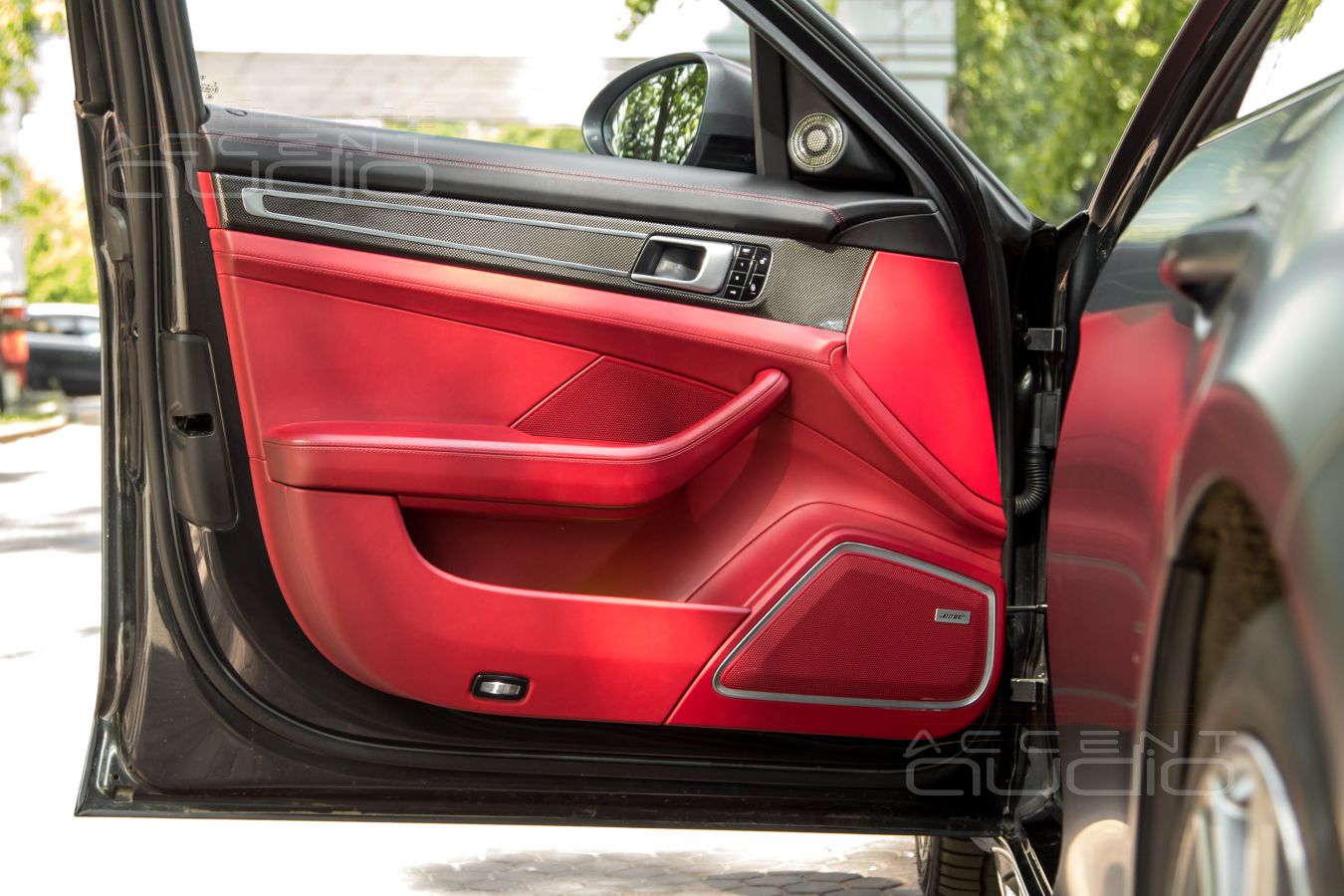 Установка мидбасовых Brax GL6 и аудиоподготовка дверей Porsche Panamera