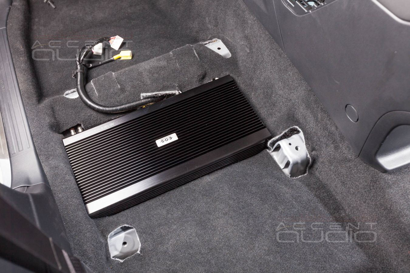 Мягкий и живой Hi-End усилитель E.O.S AE-130.4 в Subaru Forester