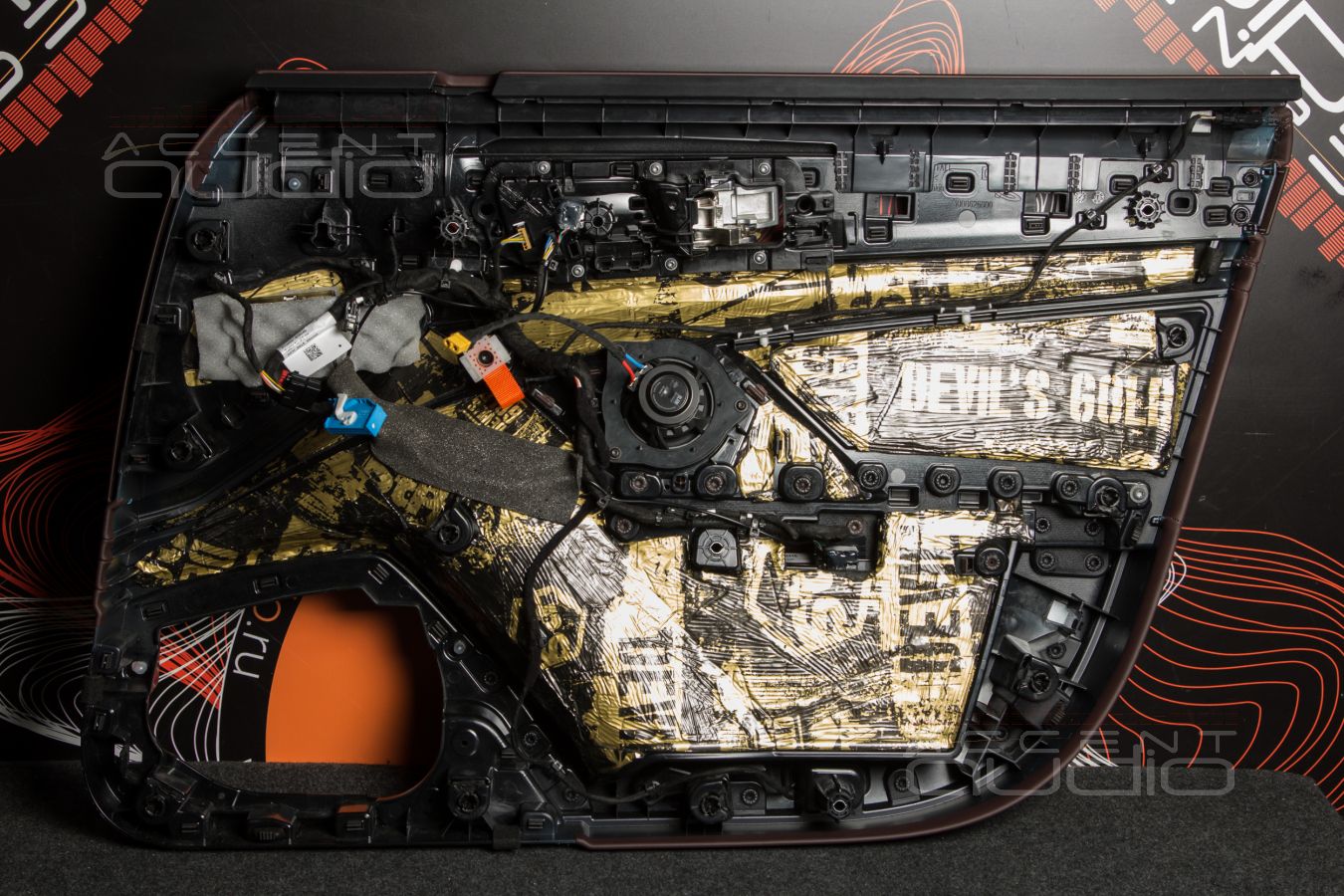 Установка акустики Blam Multix в Panamera в стиле Dali: мидбас и СЧ