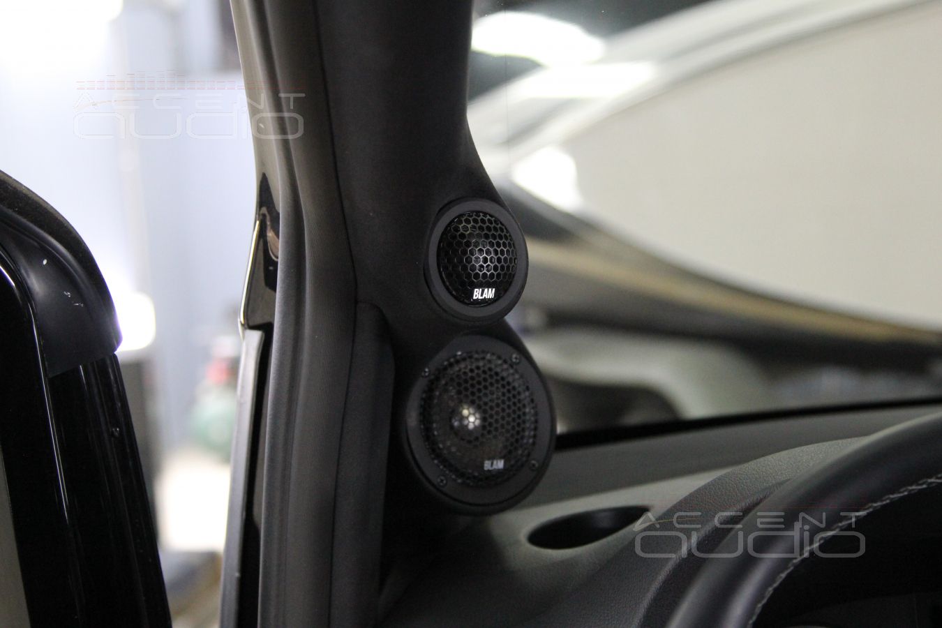 Перетяжка потолка в черную альканатру