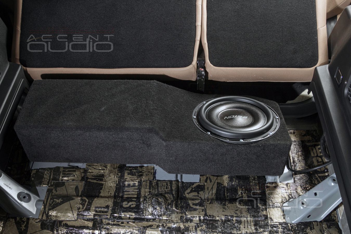 Абсолютная интеграция: злой сабвуфер-невидимка Eton MW 10 FLAT для Jetour T2