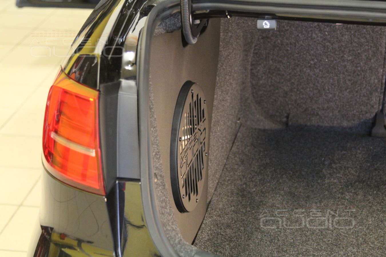 Сабвуфер-стелс для Volkswagen Jetta