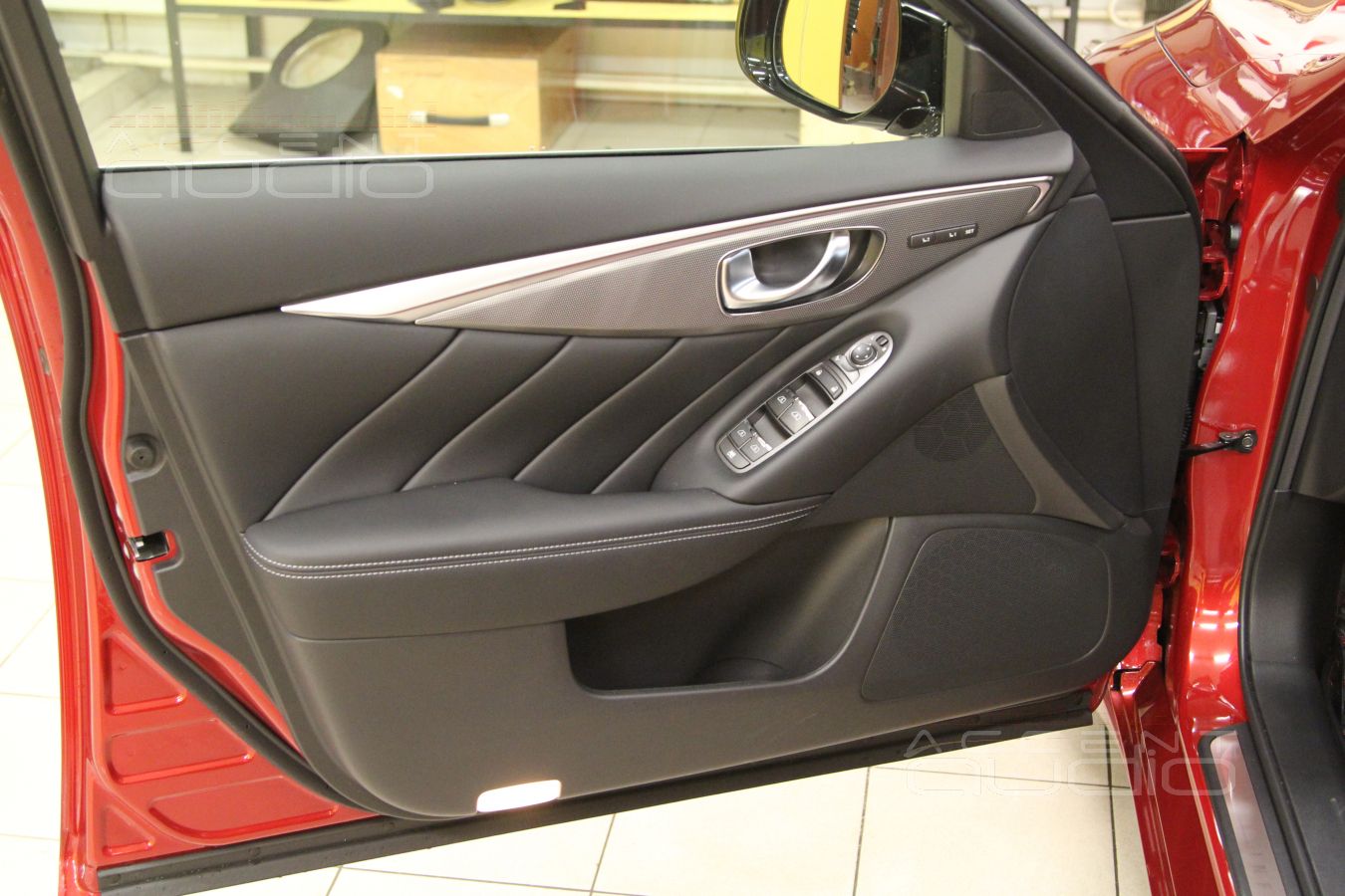 Установка мидбасовых динамиков ScanSpeak Revelator 18W/4531G00 в двери Infiniti Q50