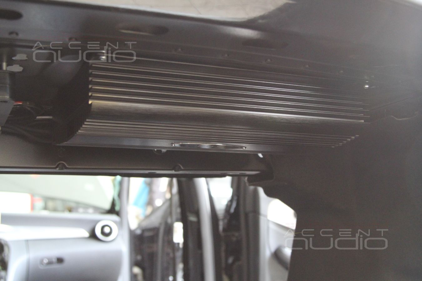 Модернизация штатной аудиосистемы в Mercedes-Benz ML W205:установка усилителей