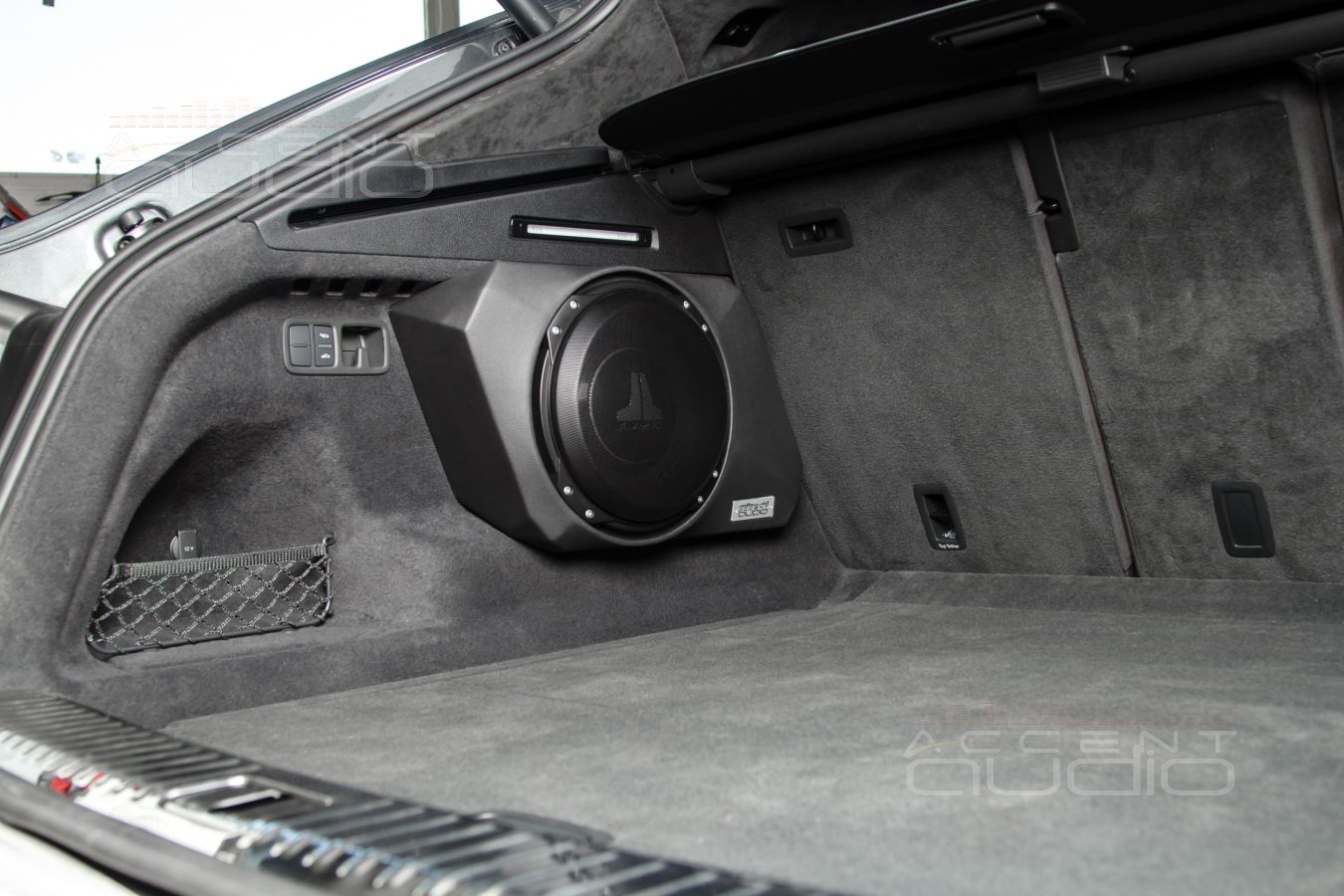 Новое решение: настоящий сабвуфер-стелс для Audi Q8