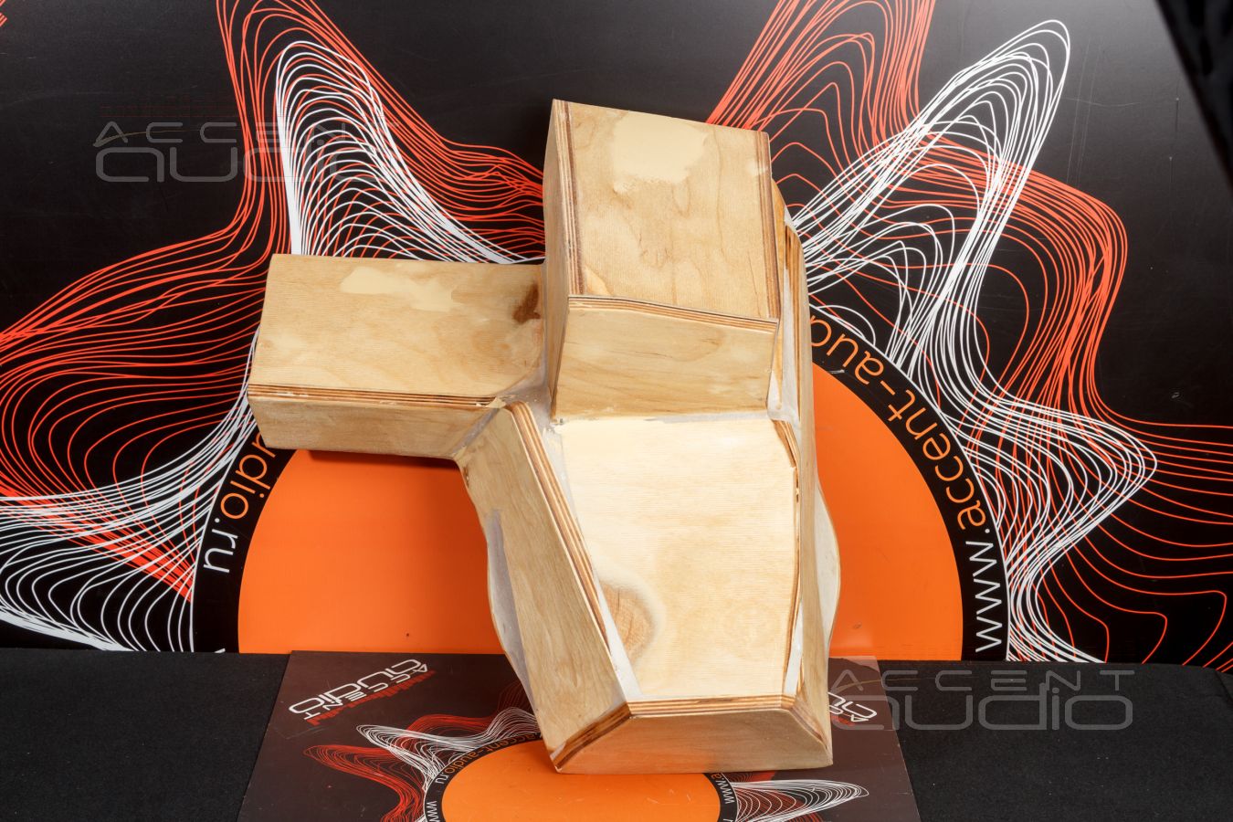 Update: новинка для Gelandewagen без Burmester – полная интеграция сабвуфера