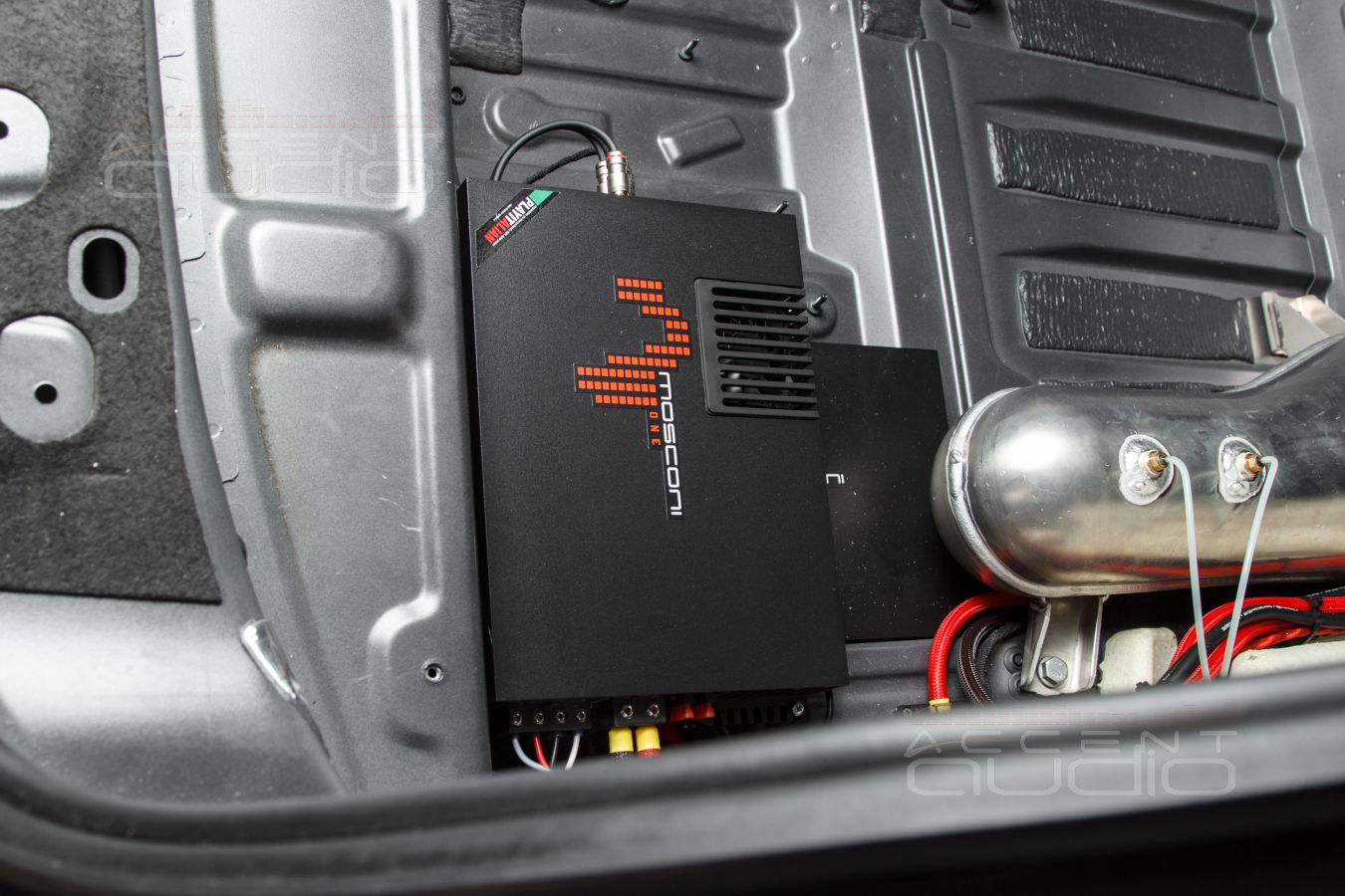 Скрытый монтаж усилителей Helix и Mosconi в Mercedes-Benz GLE Coupe AMG 53