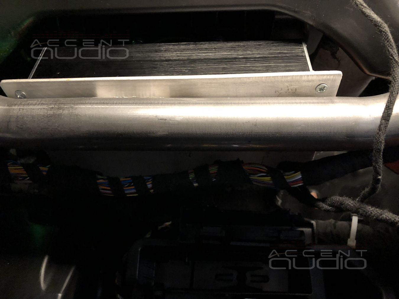 Установка процессорного усилителя BLAM RA-704 DSP PRO в BMW