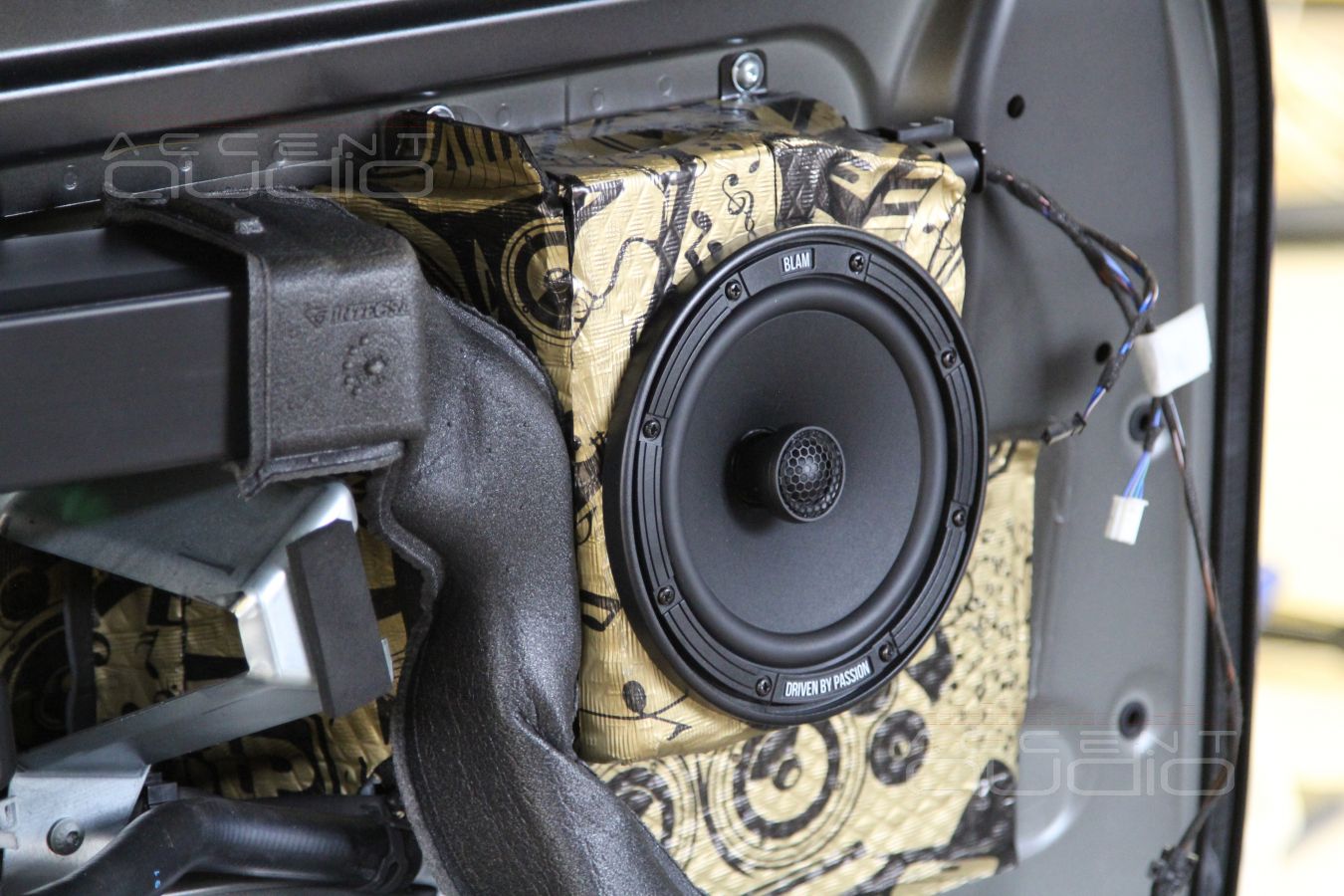 Тыловая акустика в Vito