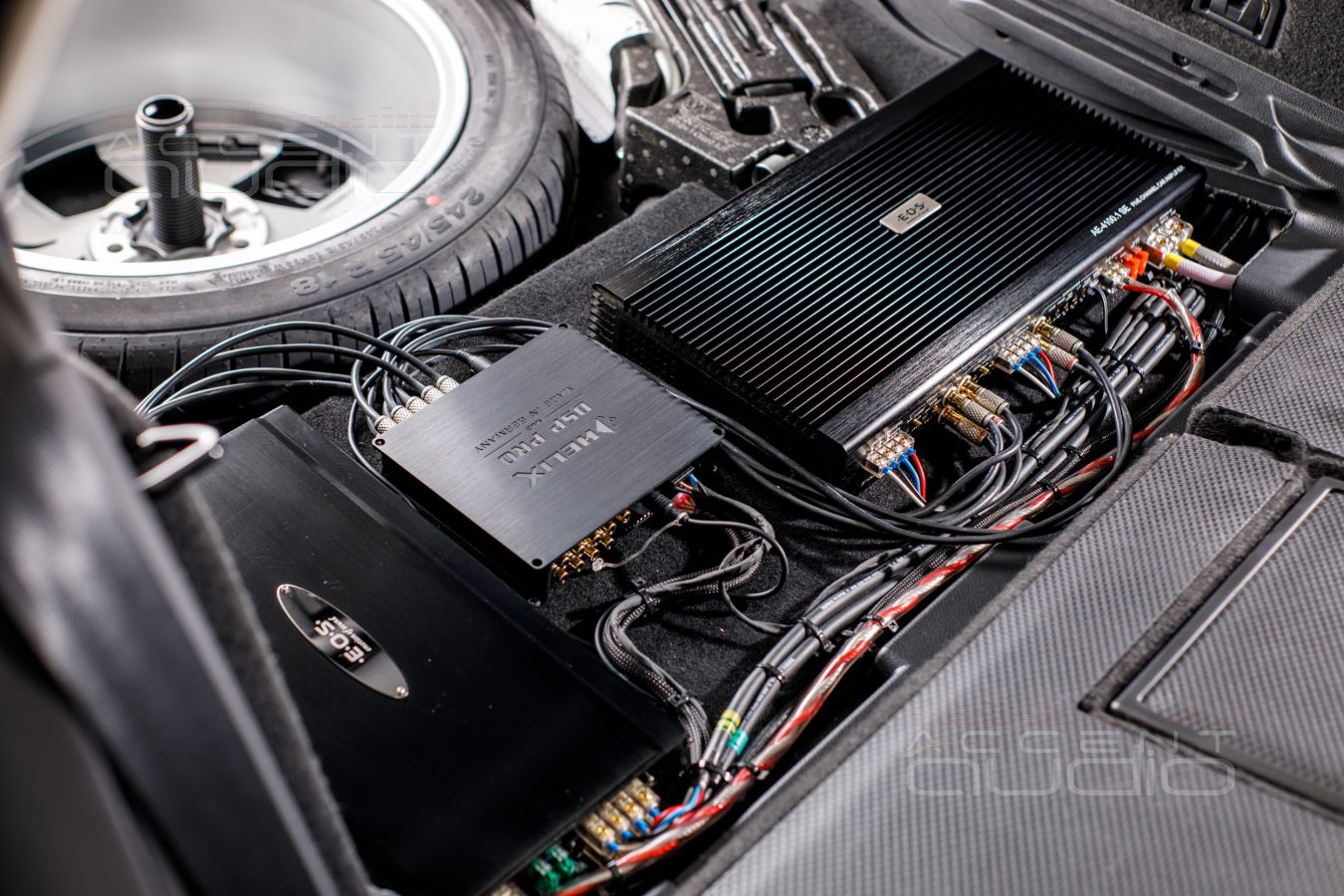 Установка усилителей E.O.S и аудиопроцессора в Volkswagen Passat AllTrack