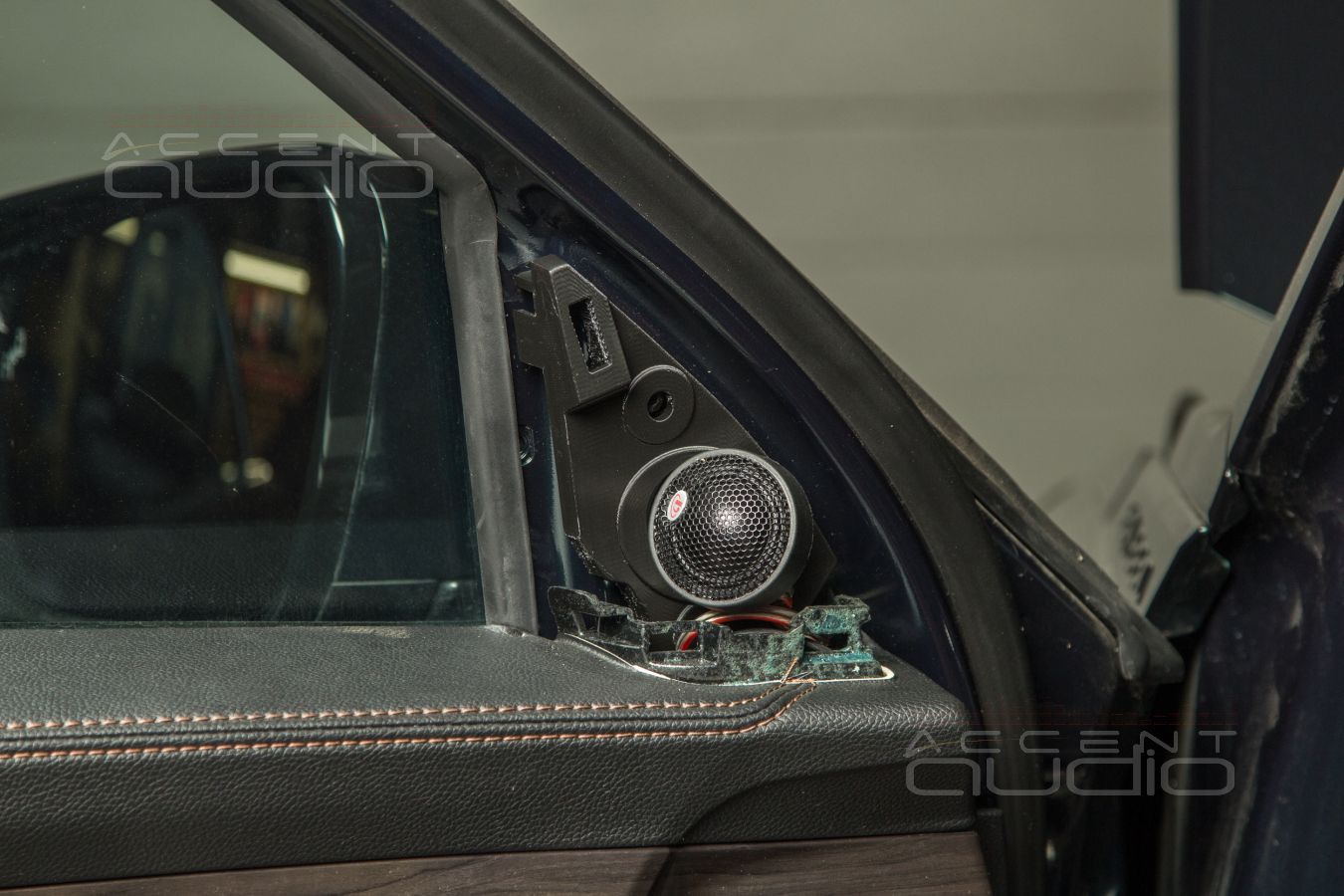 Невидимки: подиумы под твитеры Dego в Exeed