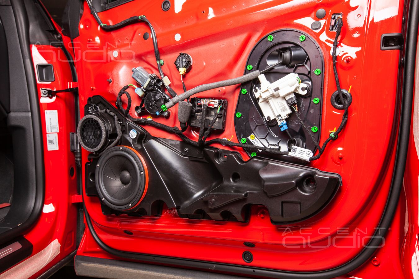 Аудиоподготовка дверей, ящики и ScanSpeak Revelator – всё необходимое для идеального звука