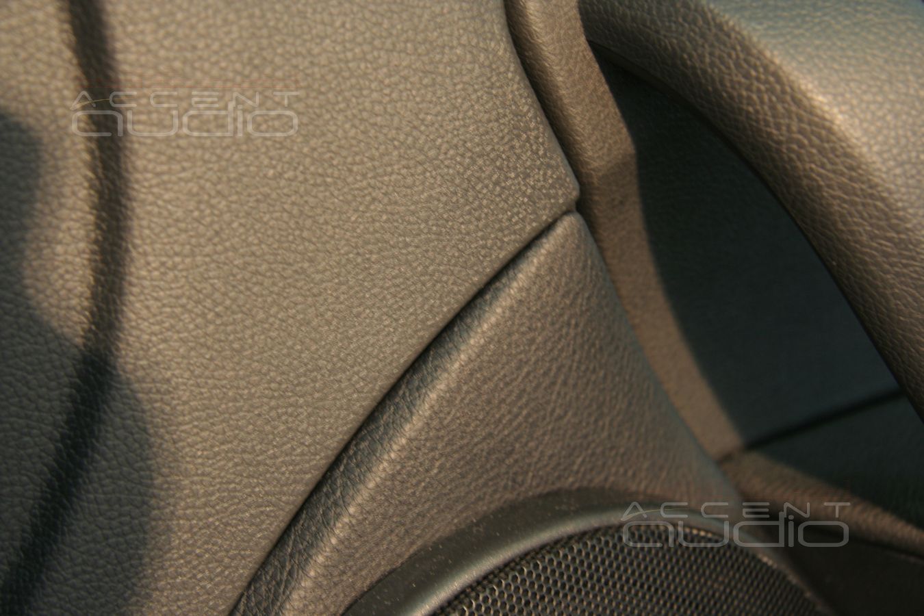 Установка мидбасов в Skoda Yeti 