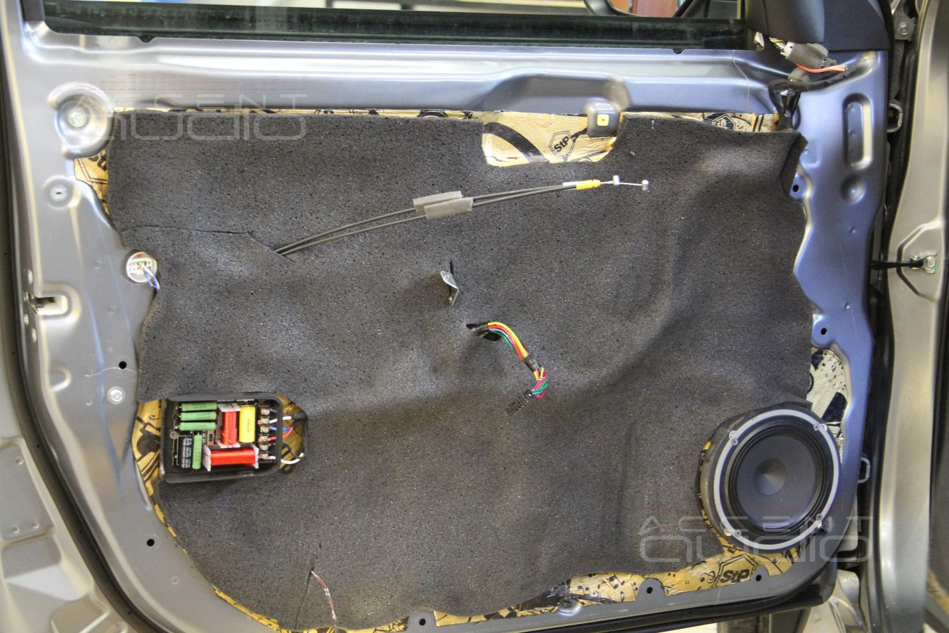 Аудиоподготовка дверей Mitsubishi Pajero Sport