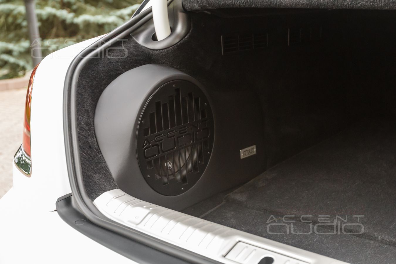 Интеграция баса: серьёзный сабвуфер в Rolls Royce Wraith