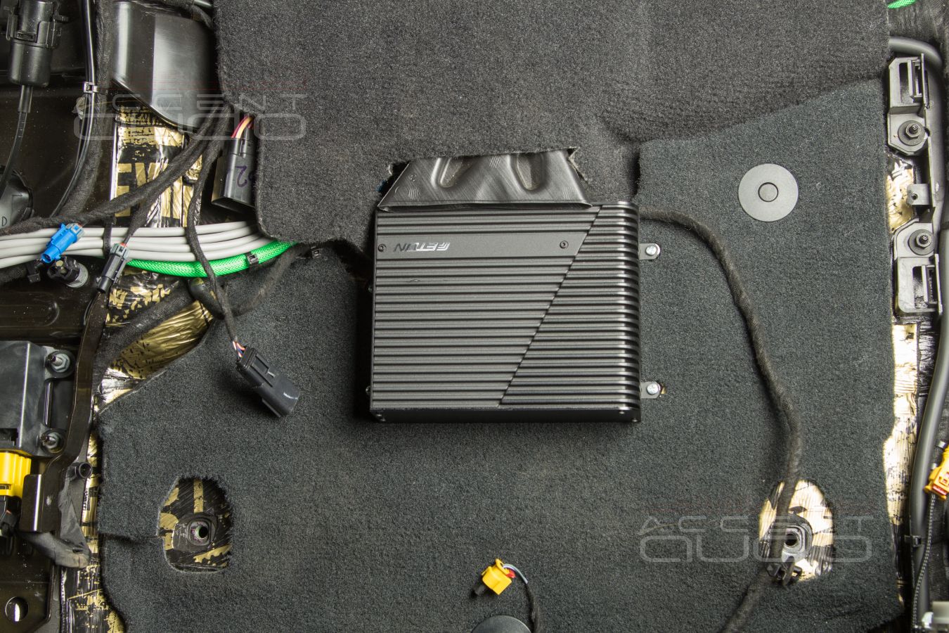 7 каналов усиления и процессинга: монтаж немецких усилителей в американскую машину