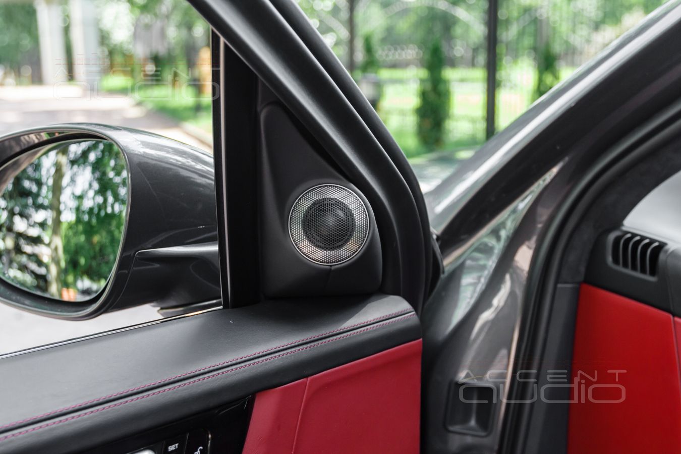 Правильное размещение лучших немецких твитеров Brax ML1 в новом Porsche Cayenne