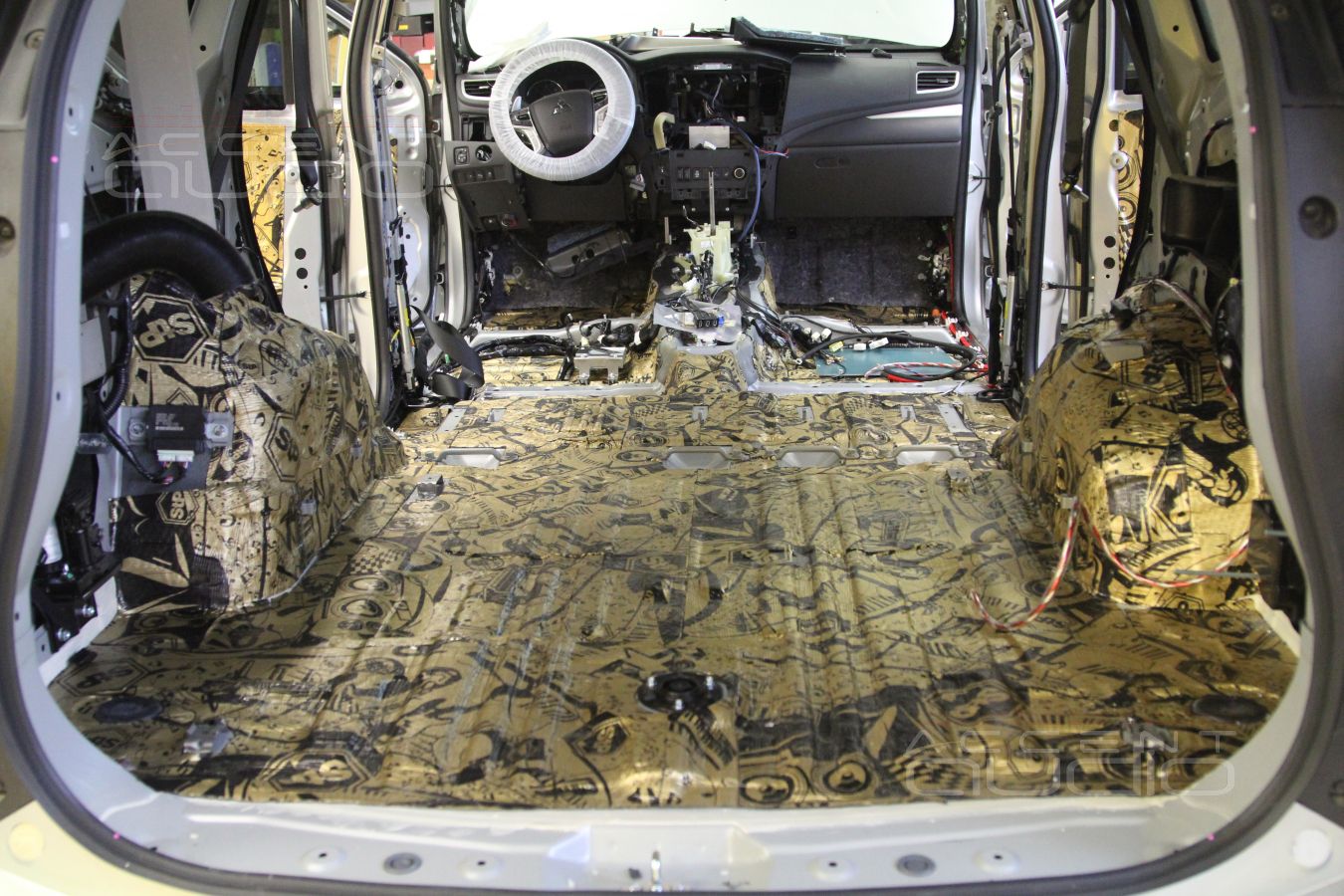 Шумоизоляция Mitsubishi Pajero