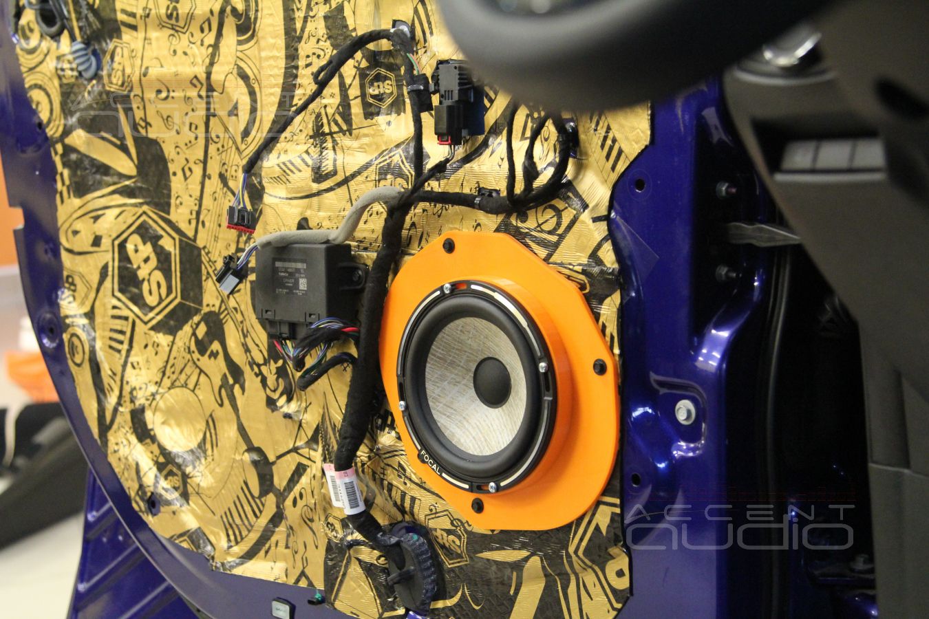 Аудиоподготовка дверей Ford Explorer и установка акустики Focal