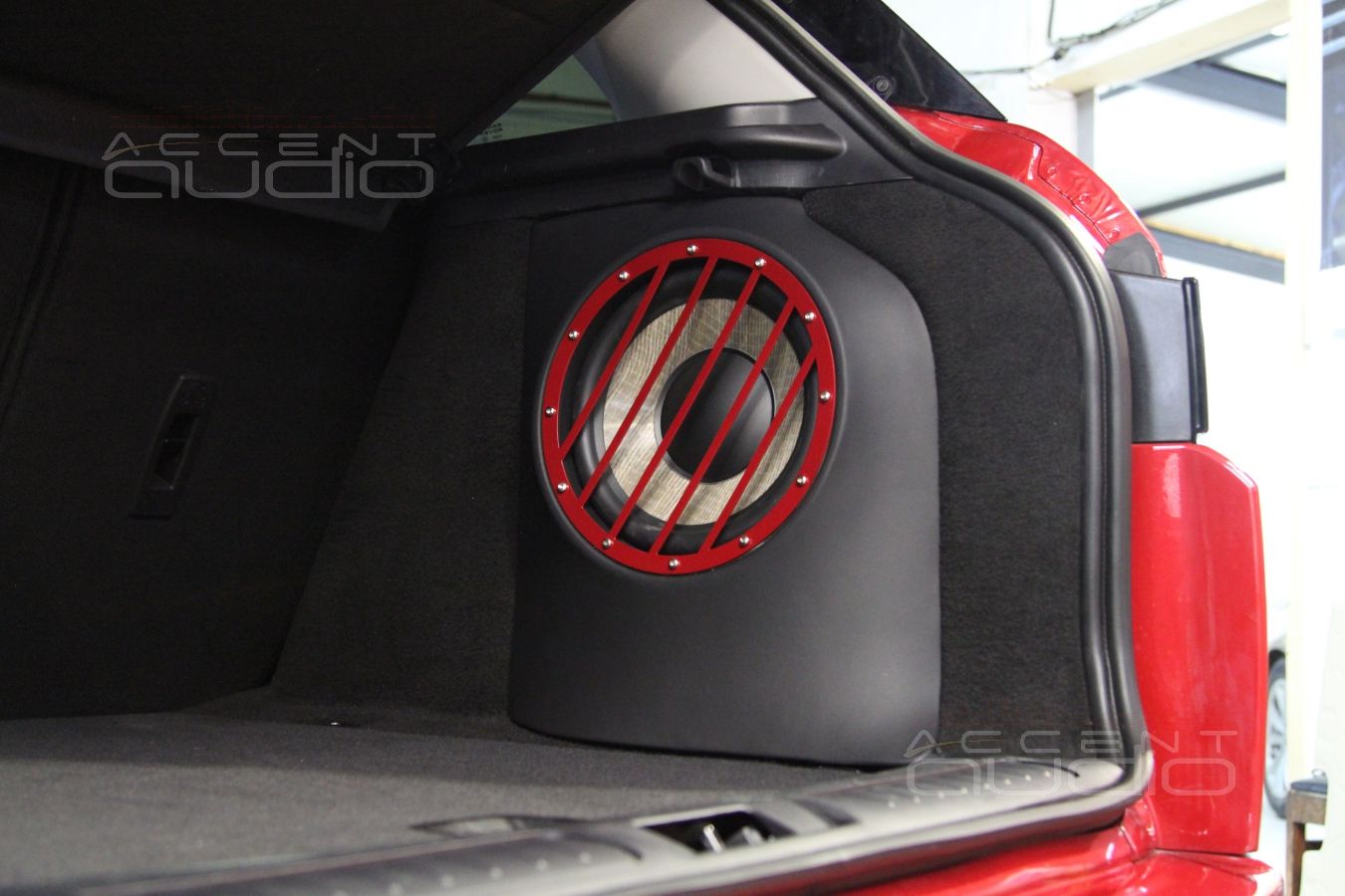 Сабвуфер стелс в RangeRover Evoque