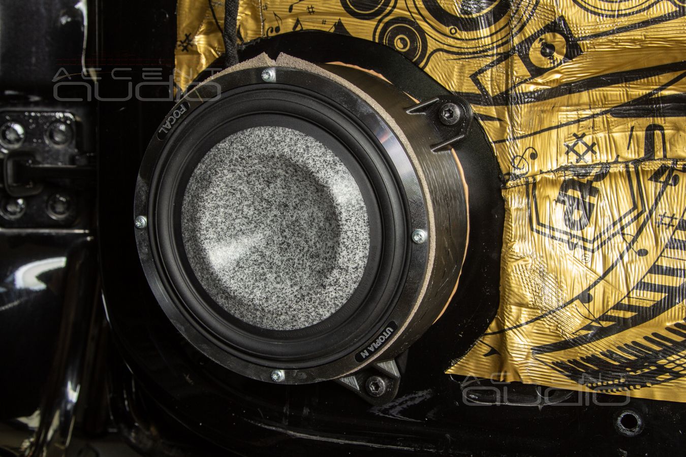Установка Focal 6WM Woofer Utopia Be M в Mercedes-Benz Gelandewagen