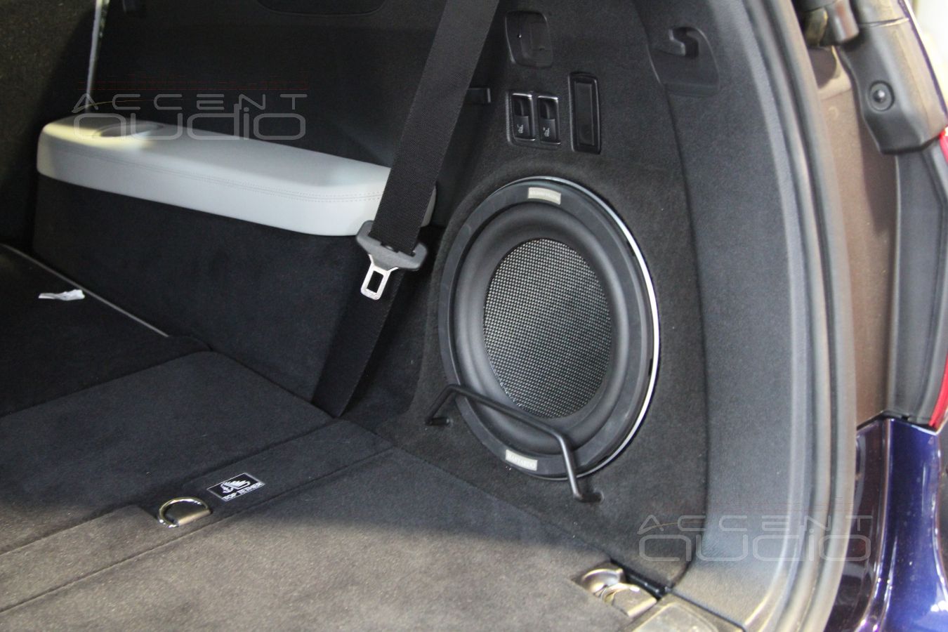 Update: установка сабвуфера в ПРАВОЕ крыло Mercedes GL