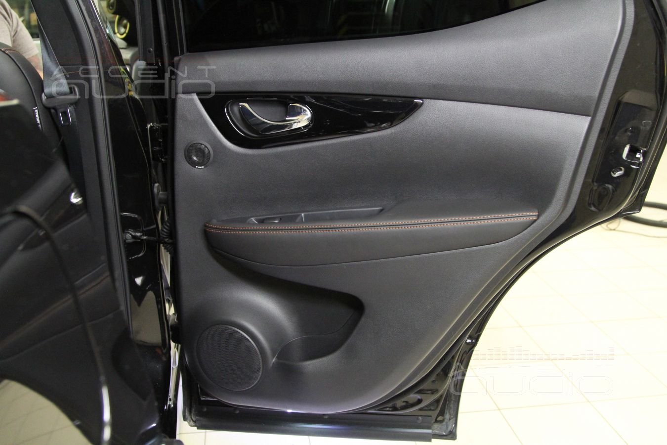 Тыловая акустика Focal Performance PS 165FX в Nissan Qashqai J11