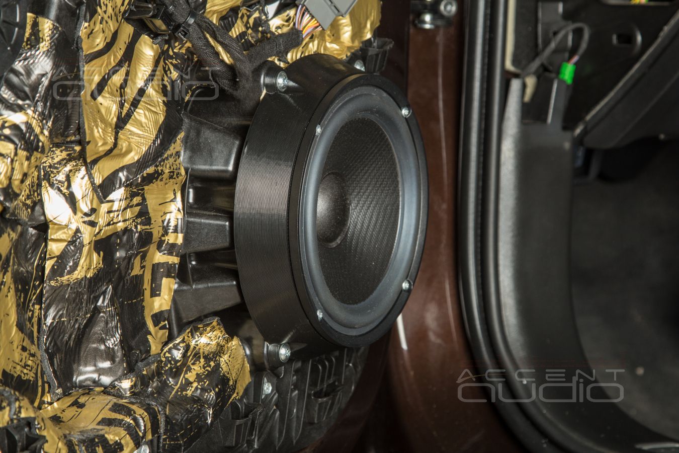 Аудиоподготовка дверей и штатный монтаж новых мидбасовых динамиков SOAudio 165\38