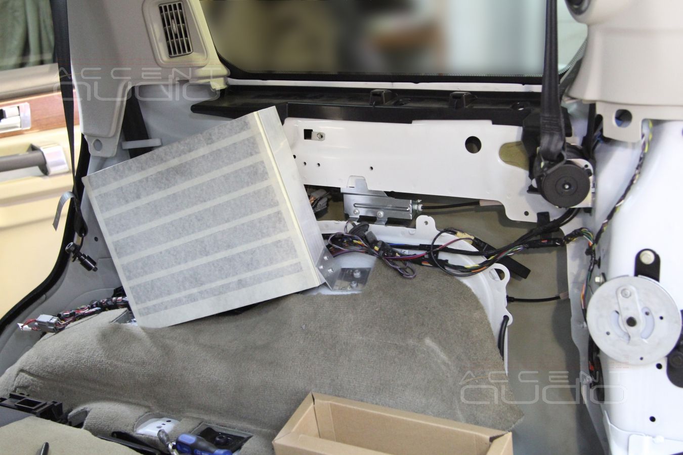 Установка усилителей E.O.S в Range Rover Discovery