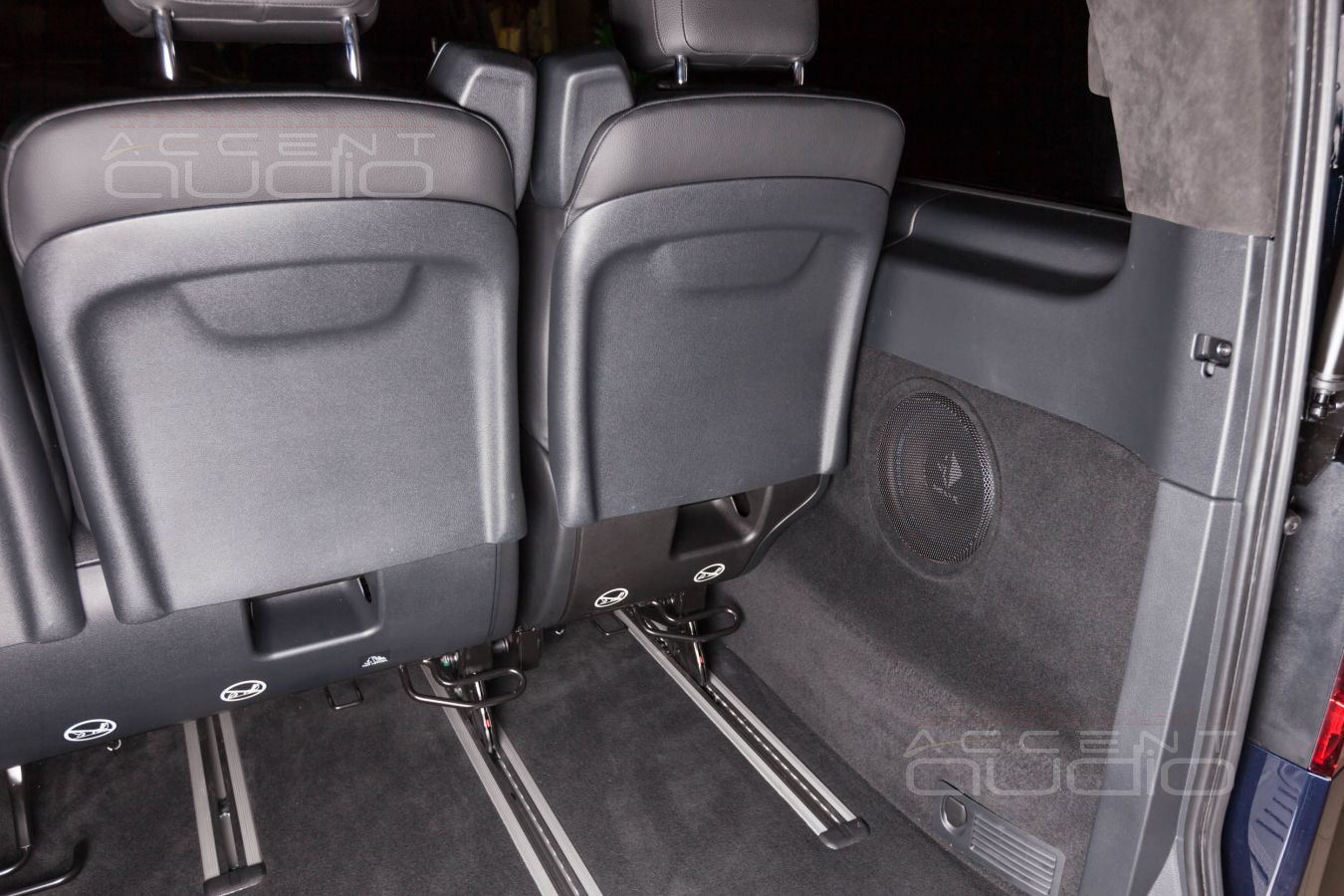 Сабвуфер-стелс для Vito: как должна выглядеть современная установка сабвуфера в микроавтобус